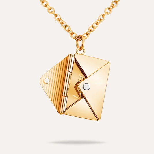 Collier Enveloppe à Message Secret – Un “Je t’aime” à porter sur soi